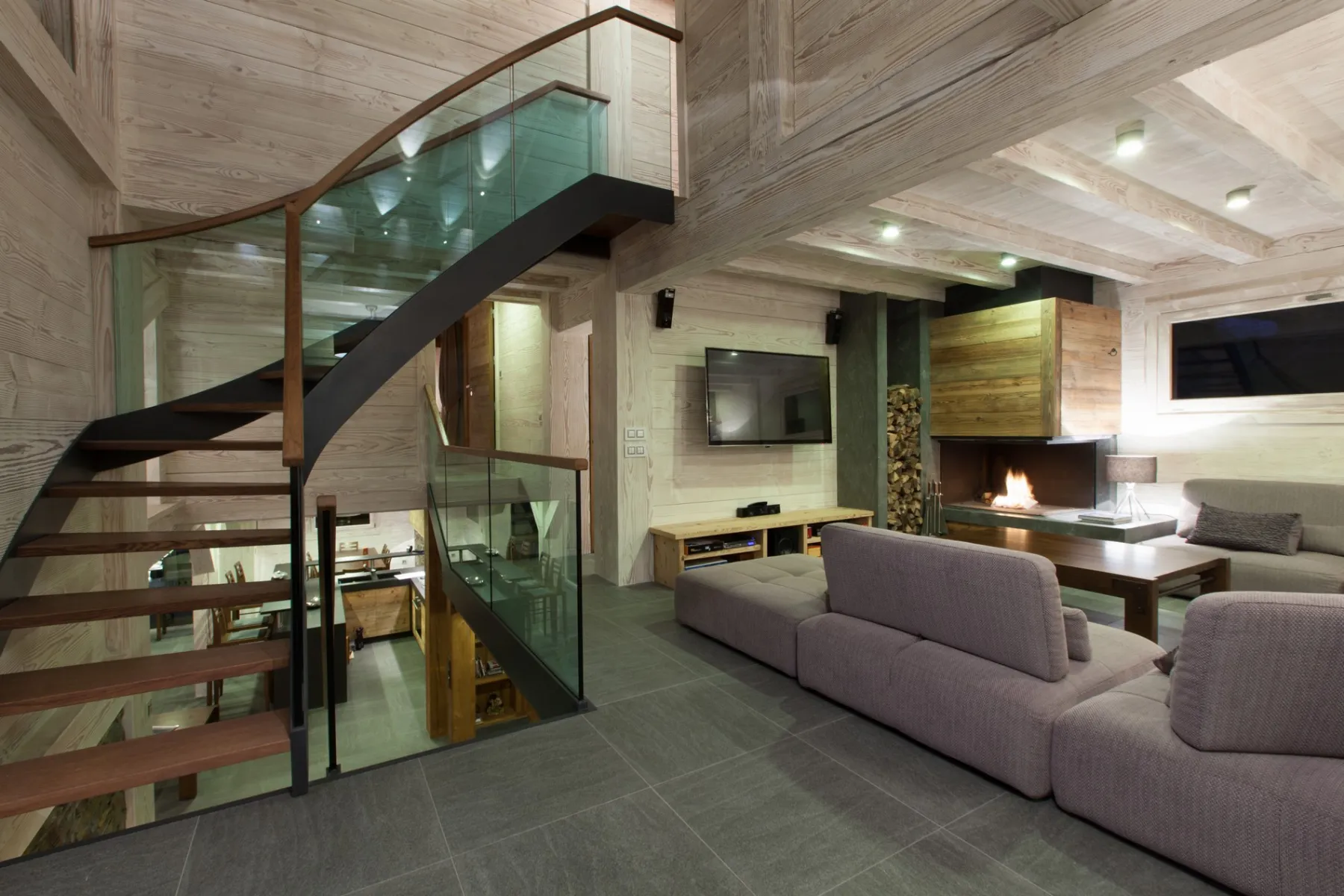 Rénovation complète d’un chalet à Vaudagne (Intérieur /Extérieur) Rénovation complète d’un chalet à Vaudagne (Intérieur /Extérieur)