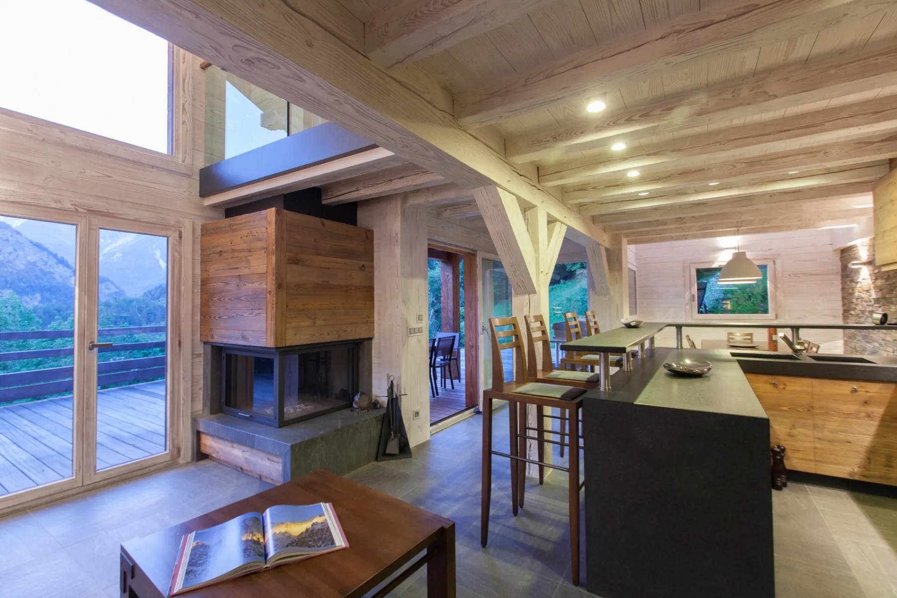 Rénovation complète d’un chalet à Vaudagne (Intérieur /Extérieur) Rénovation complète d’un chalet à Vaudagne (Intérieur /Extérieur)