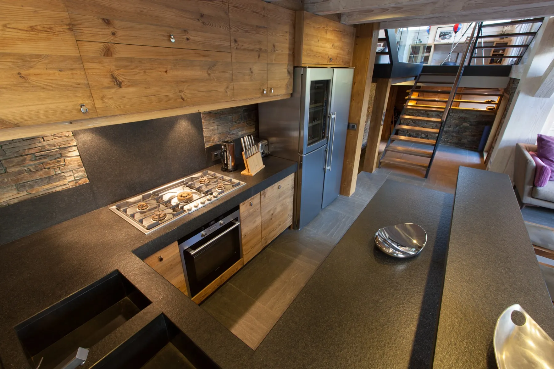 Rénovation complète d’un chalet à Vaudagne (Intérieur /Extérieur) Rénovation complète d’un chalet à Vaudagne (Intérieur /Extérieur)