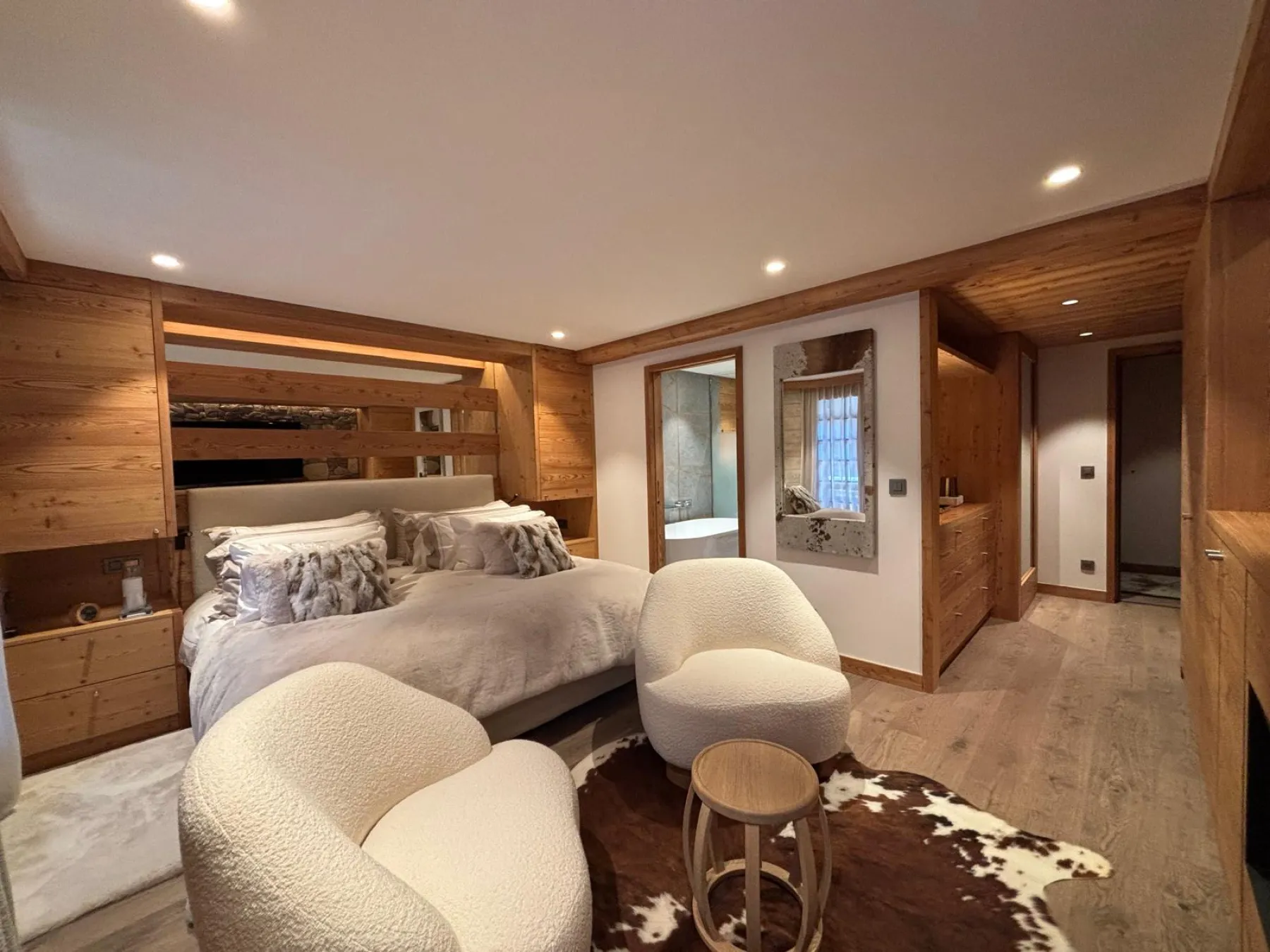 Rénovation complète d’une chambre parentale avec salle de bains à Megève Rénovation complète d’une chambre parentale avec salle de bains à Megève